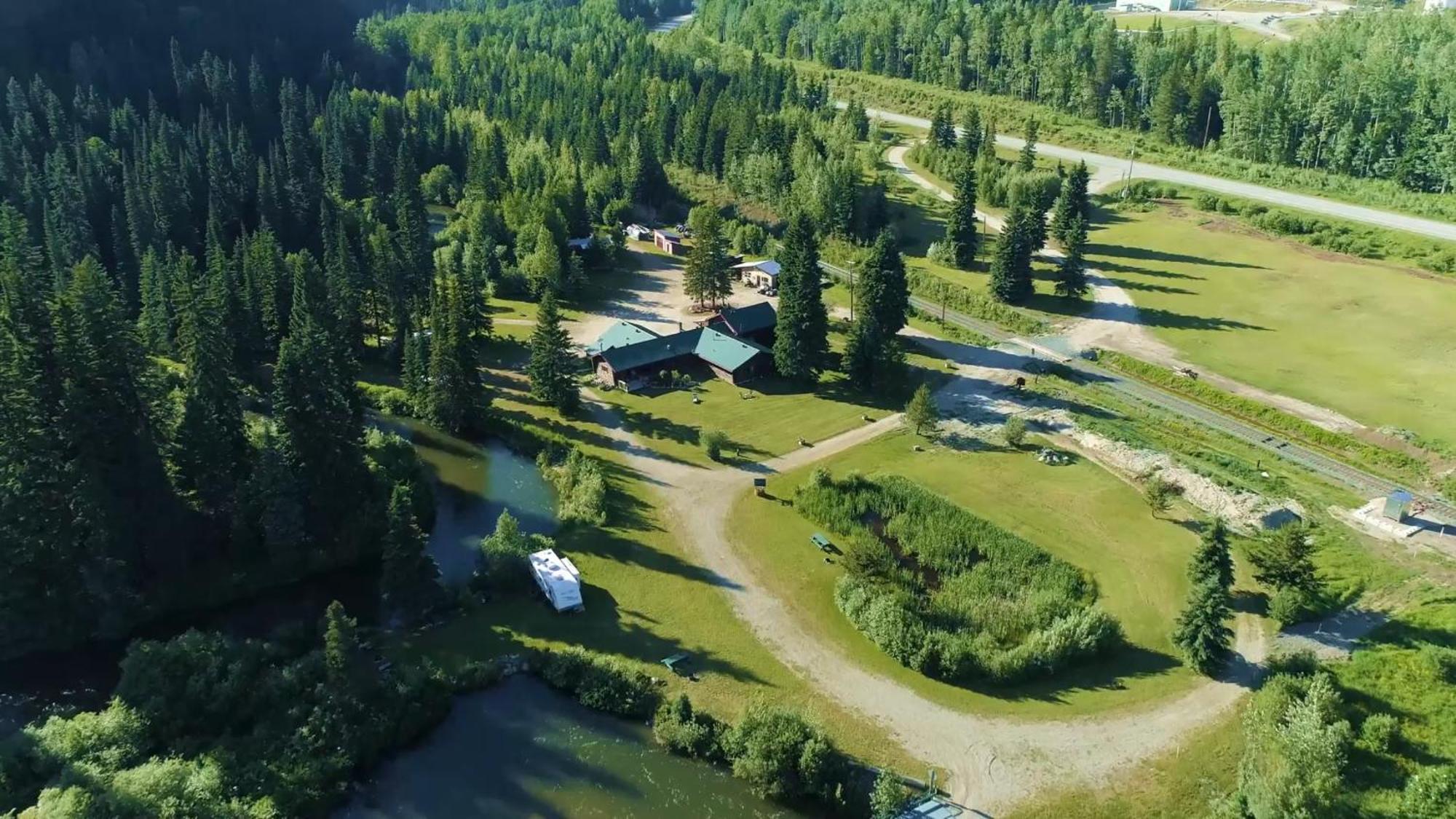 Summit River Lodge & Campsites Valemount Eksteriør bilde