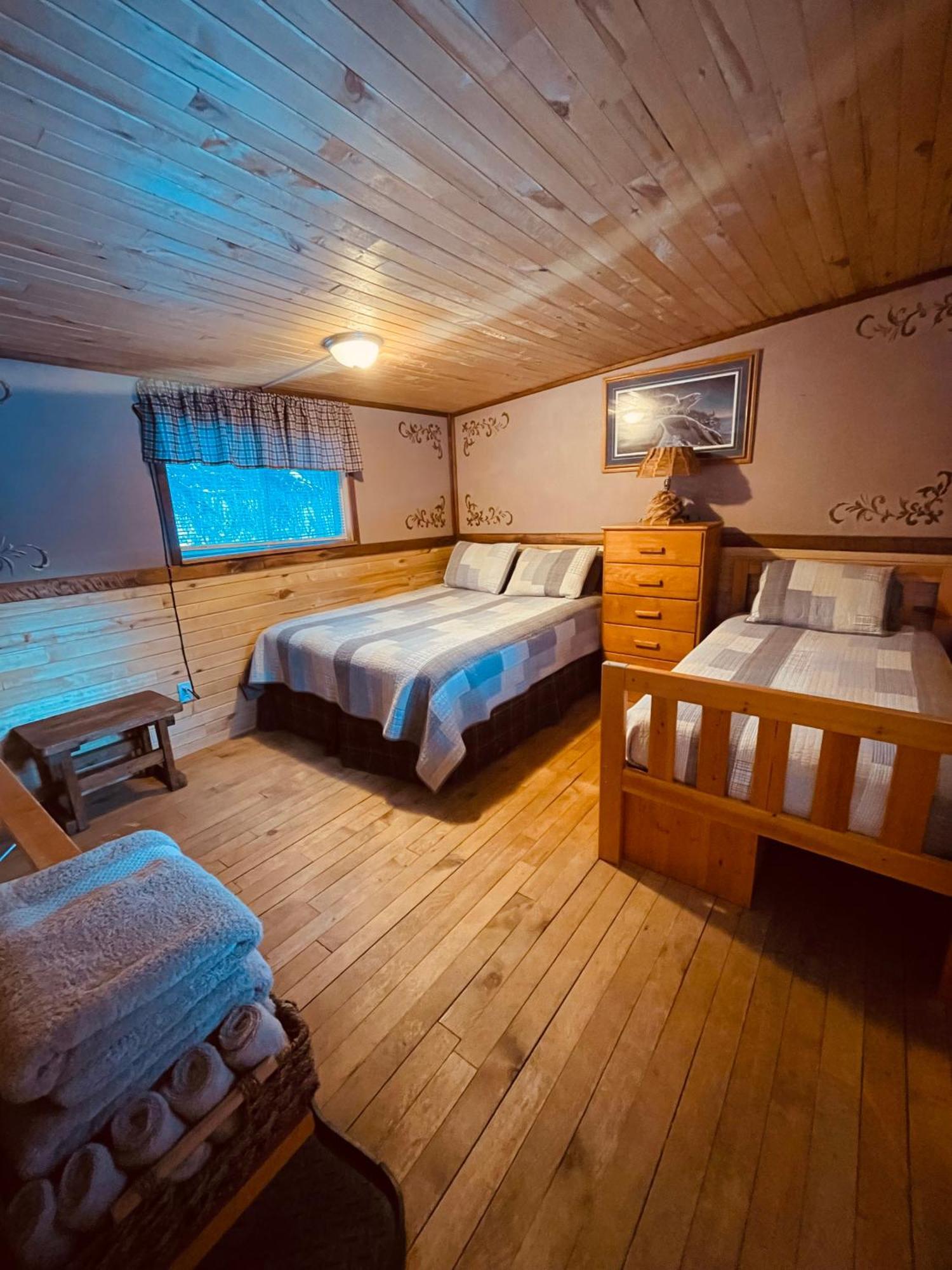 Summit River Lodge & Campsites Valemount Eksteriør bilde